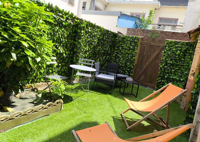 ++++ Renove 200 M Et 300 M De La Rue Pietonne ++++ アパート